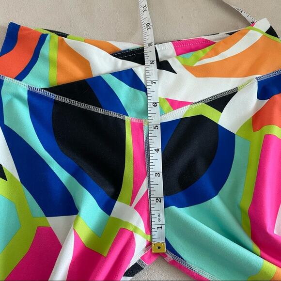 Fabletics Winn Printed PowerHold Capri Size XS Multicolor 90s Barbie Geometric - Picture 5 of 9